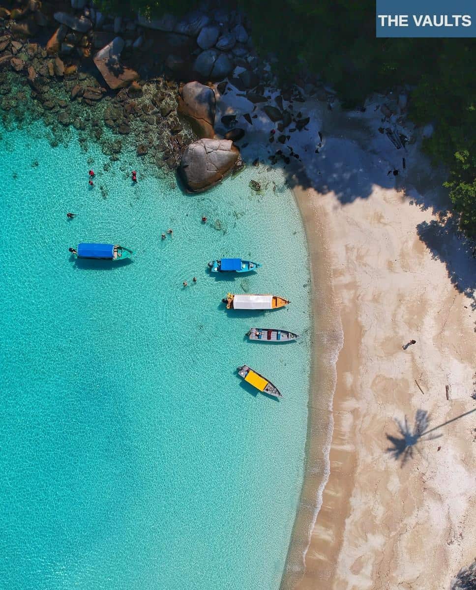 aerial view photography of boats on seashore