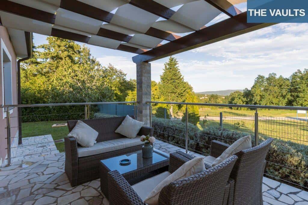 brown wicker chairs and table